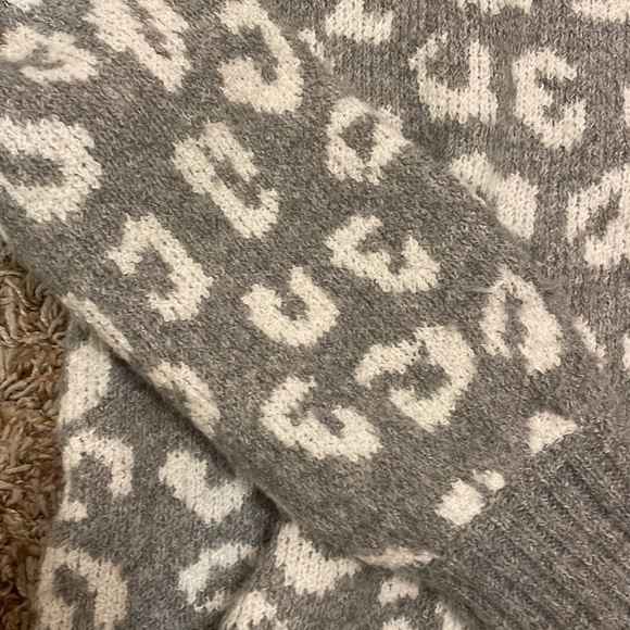 cheetah print sweater - Picture 3 of 3